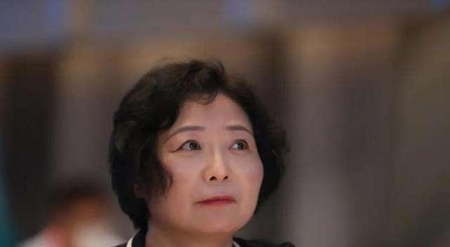 别墅|手握71亿的现金，还住在15亿的山顶别墅，她才是隐形的女首富