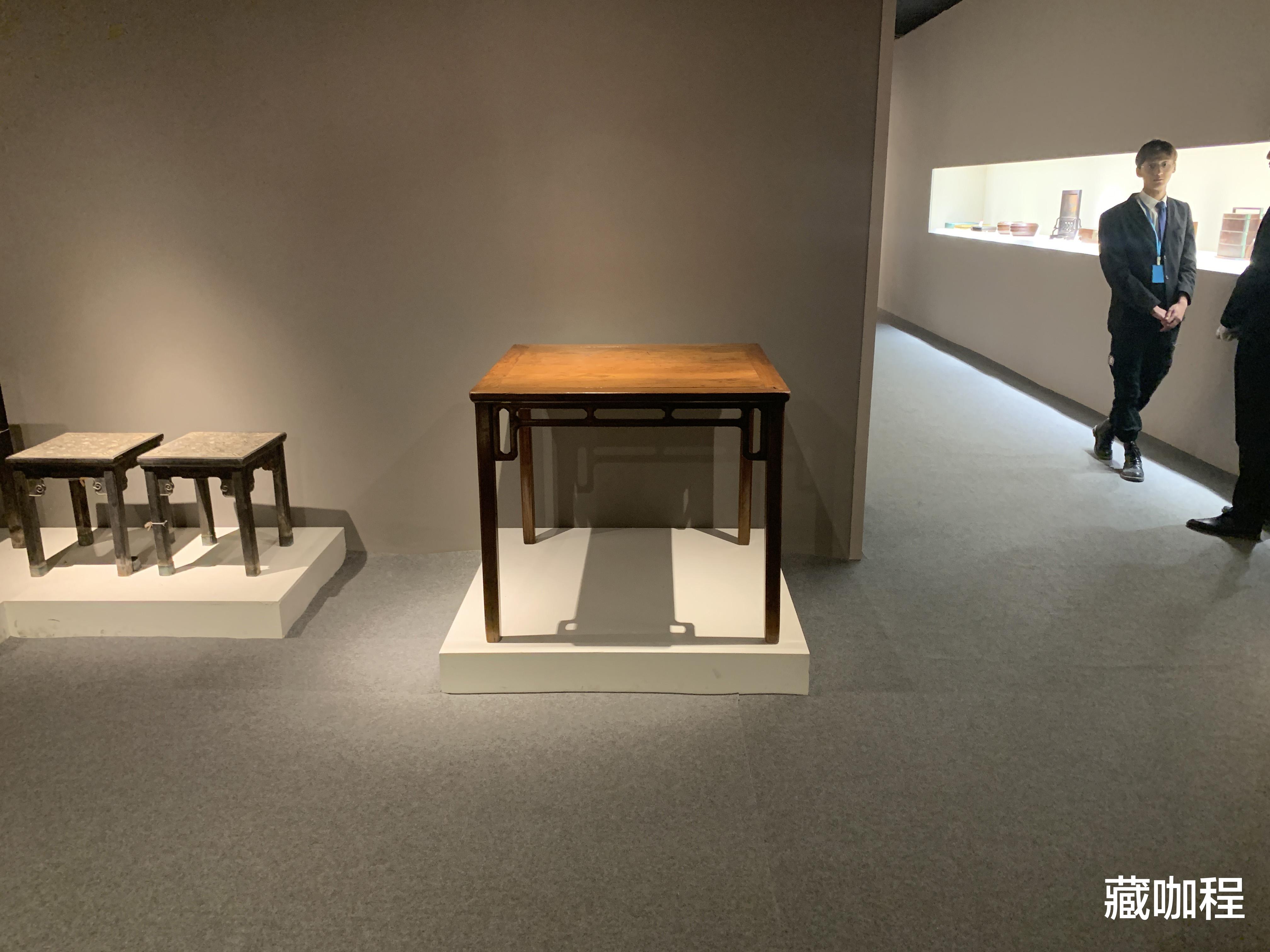 |攒牙板加霸王枨，清黄花梨条桌工不厌精