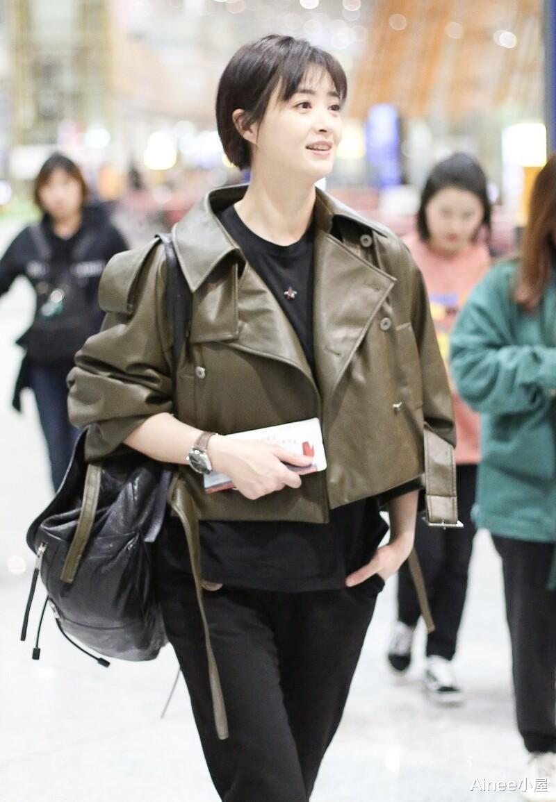 化妆 蒋欣真是大骨架穿搭模板,用短夹克遮“丑”,梳短发看着真娇嫩