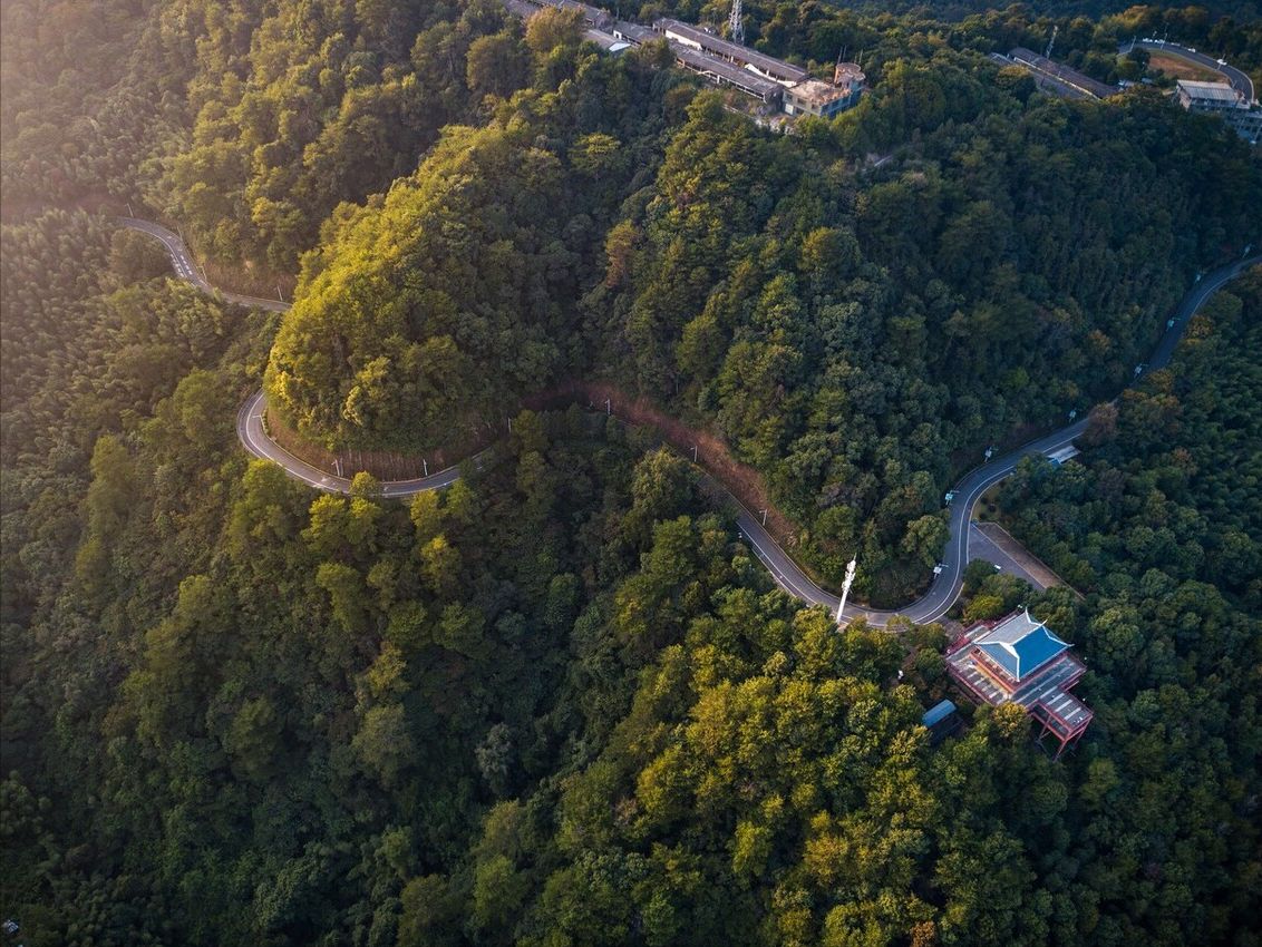 山西深山尼姑庵,住着一位74岁的老尼姑,为何坚守24年不出山