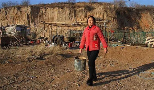 戏虹星 “爱心妈妈”李利娟：曾收养118个弃儿，天使面孔背后却是个魔鬼