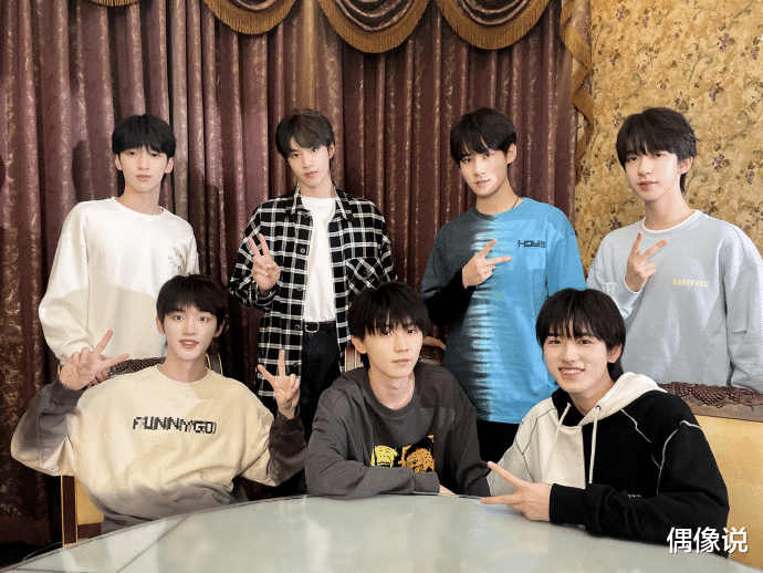 袁咏仪|马嘉祺庆祝刘耀文16岁生日，晒两人吃火锅合影！时代少年团好有爱