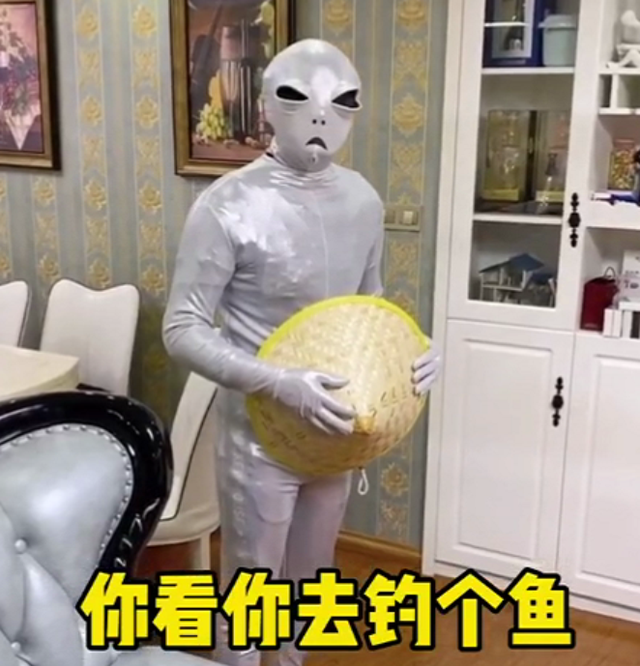 |江苏男子穿防晒服钓鱼，3小时一无所获，老婆破案令人笑喷