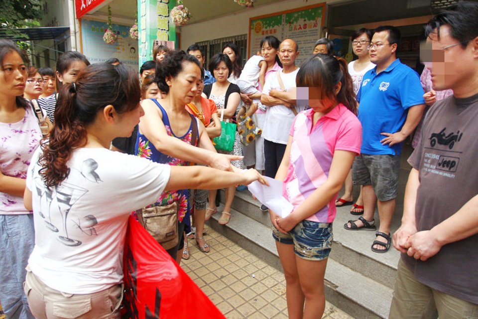 舜网 幼儿园举行运动会,家长看到群里的照片,瞬间炸了毛