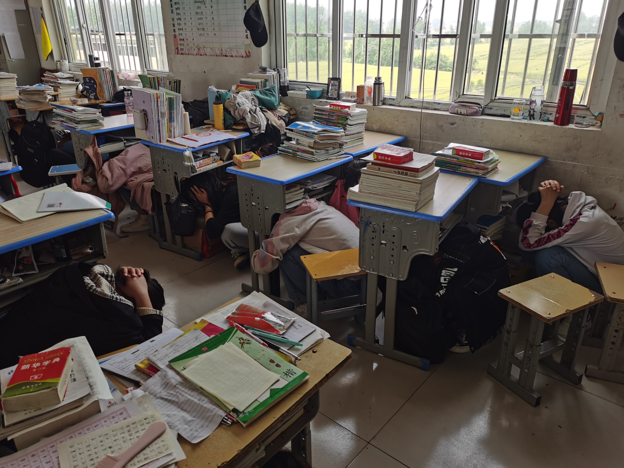 时代安徽 安徽阜南：新村镇中心学校举行防震应急避险和疏散逃生演练