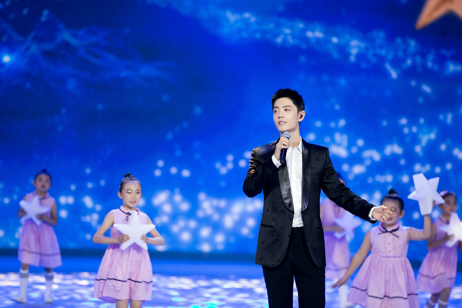 黑粉|肖战突然发文，不仅让黑粉慌了，更让小飞侠手足无措，大战将至