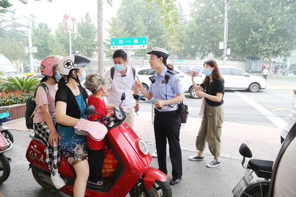 电动自行车 济南骑电动车不戴头盔将被抓拍！还将通报所在单位