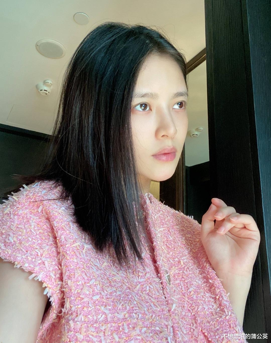 王灿|杜淳老婆带2个月女儿打疫苗，被问是不是素颜出镜，王灿：我带孩子从不化妆