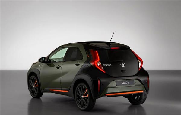 赵月看花花|丰田帆布车顶SUV发布，前包围大尺寸开口设计，油耗4.6L/100km