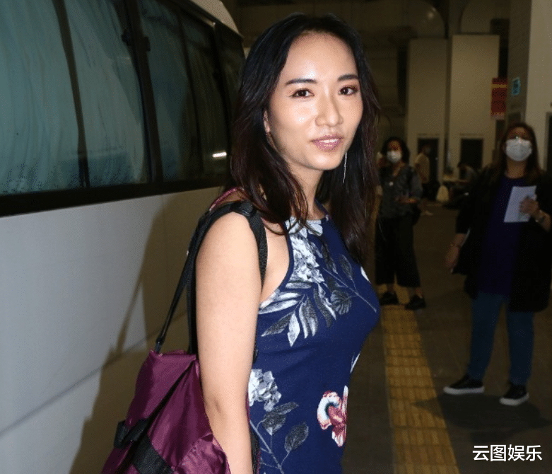 小三|关礼杰26岁女儿参选2021港姐！穿白色长裙现身，美貌出众艳压群芳