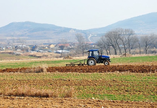农民说农 农村土地分田到户好处多,但有人提出3个问题,咋解决比较好?
