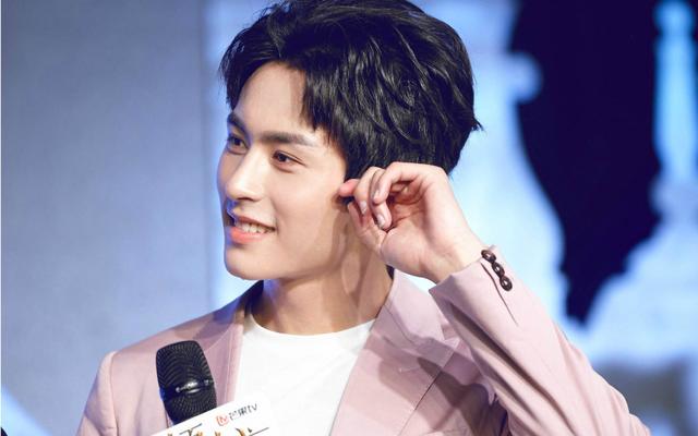 郑爽|2021年被官方点名封杀的4位明星，没有一位值得同情，遭全网唾弃