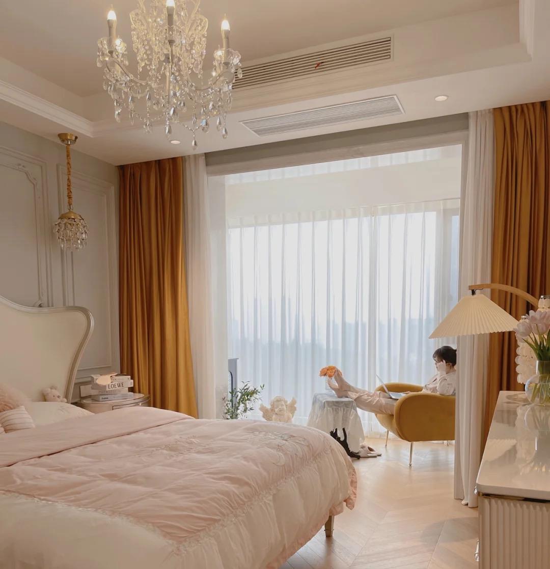 涨停|女主是深度电影爱好者,将自家打造成私人电影院,沦为了宅女