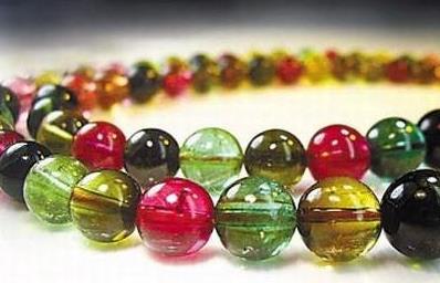 翡翠|并不是所有珠宝玉石都养人，这些注胶造假货你要懂得辨认！