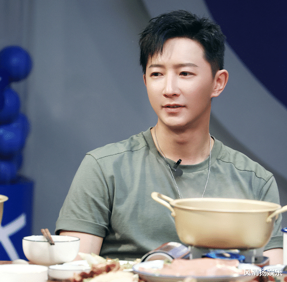 韩庚|街舞4：明星队长戴墨镜海报，王一博等人姿势相同，韩庚搞特殊