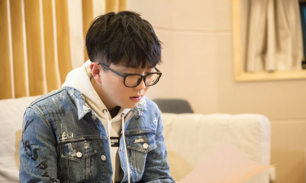 毛不易|毛不易成名的背后，被华晨宇否定，获薛之谦力挺，靠《消愁》逆袭