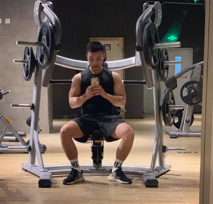 健身圈一哥|满身肌肉名媛胡，胸毛腹毛连成线，是不是你喜欢的类型？