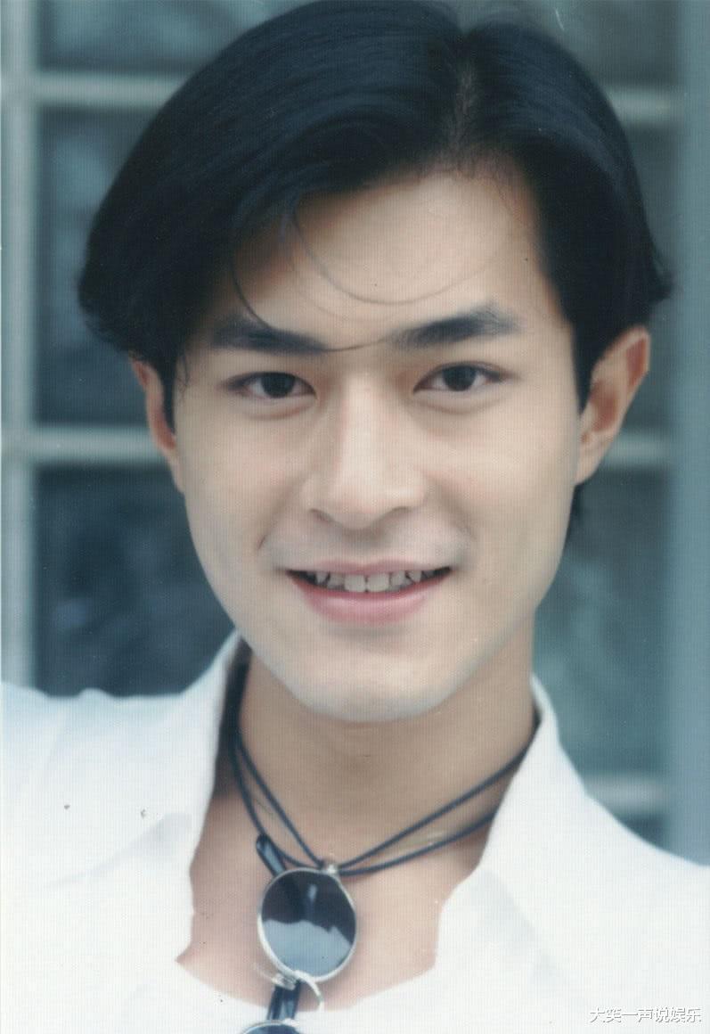 古天乐|广东女子向古天乐举牌求恩：借我一百万救父亲，不借死了算了！