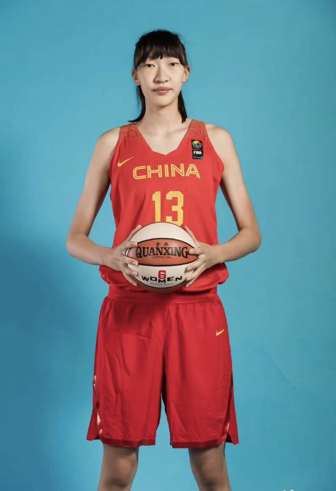 肖战|女篮队员表白肖战，肖战回复并为中国女篮加油