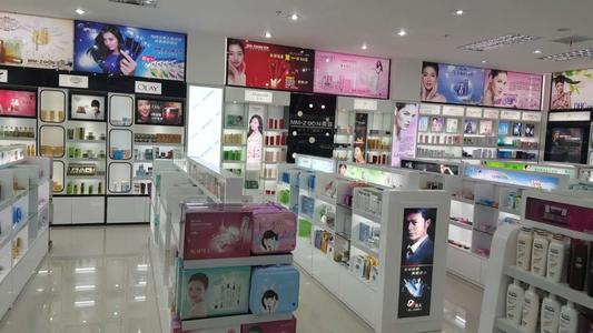 种草的小小苏|超市里“最不起眼”的几款洗面奶，穷人看不起，有钱人却成箱买