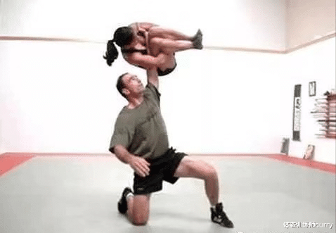 健身|一个训练核心最好的动作，也是最全面的动作，多数人却并不熟悉