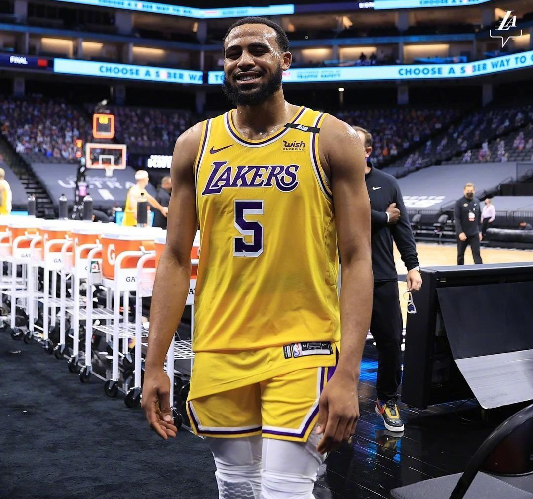 湖人队 湖人用3200万续约塔克的真相，他身上有一项技能，NBA没人能比得上