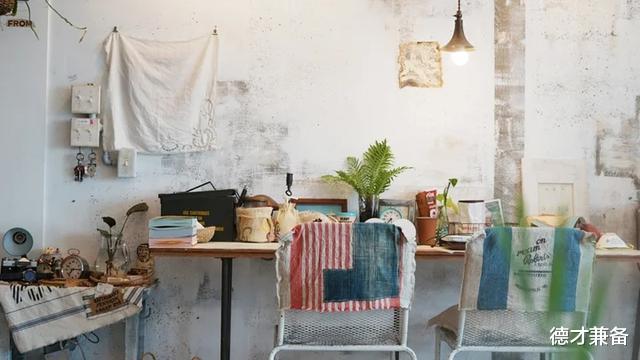 |拒绝断舍离,她坚持赤贫风设计,把家堆满“破烂儿”,是何体验?