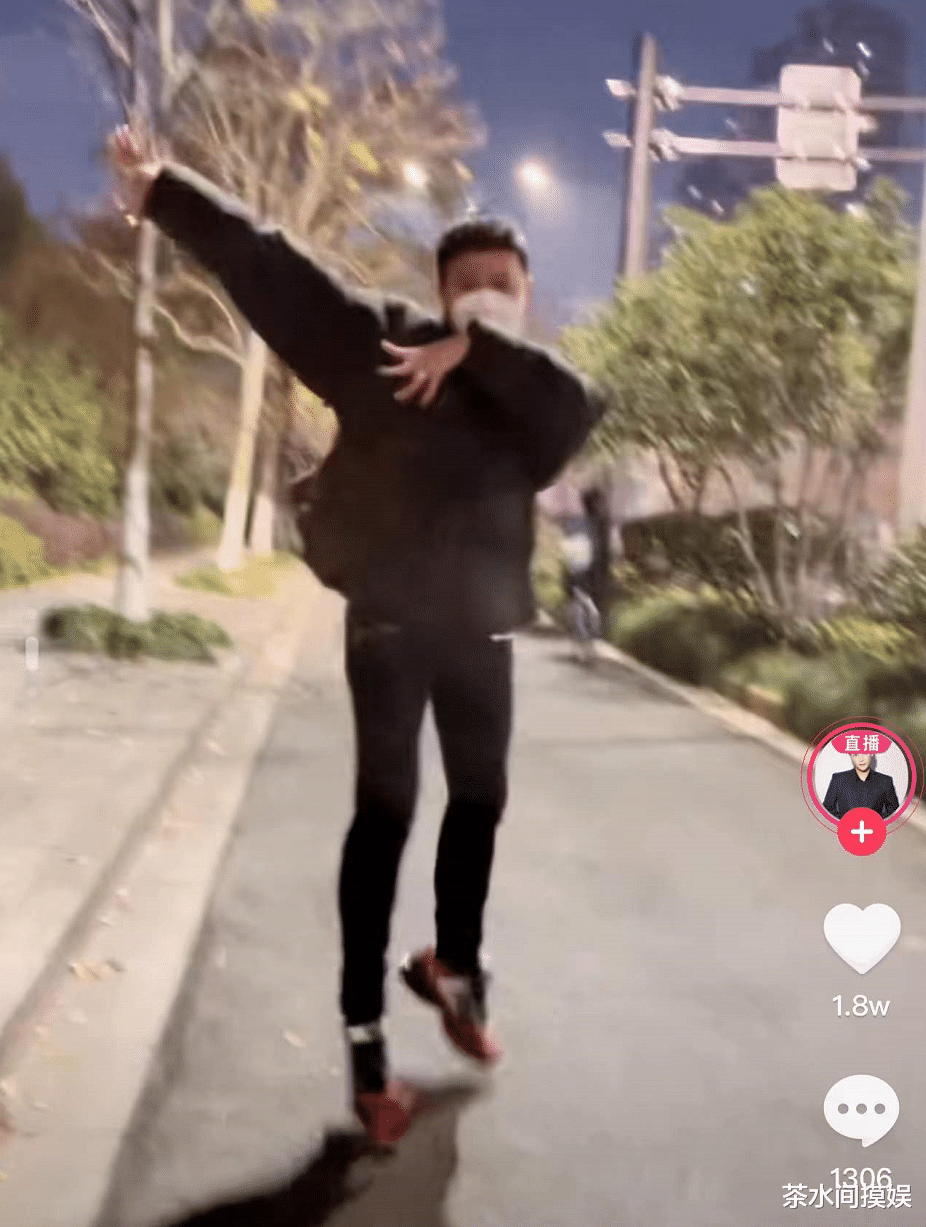 圣诞节|温碧霞穿婚纱上阵，赵雅芝抗冻穿露肩装，明星过圣诞节也内卷？