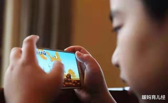 暖妈育儿经|“防沉迷”真能管住孩子？60岁老人凌晨打排位，怀疑是学生作弊