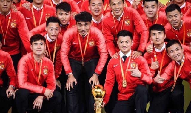 广州队|下午3点，足协做出明智决定，广州队迎接复兴，16名球员入选国足