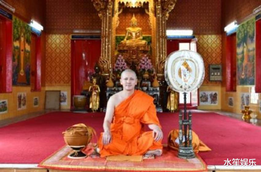 寺庙|泰国7台男演员Thanwa出家，相恋6年多的女友Green现身支持