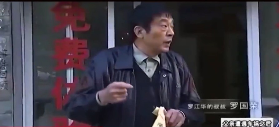 父亲去世留下一套房子,被亲叔叔无理霸占,母女上门讨说法却被打