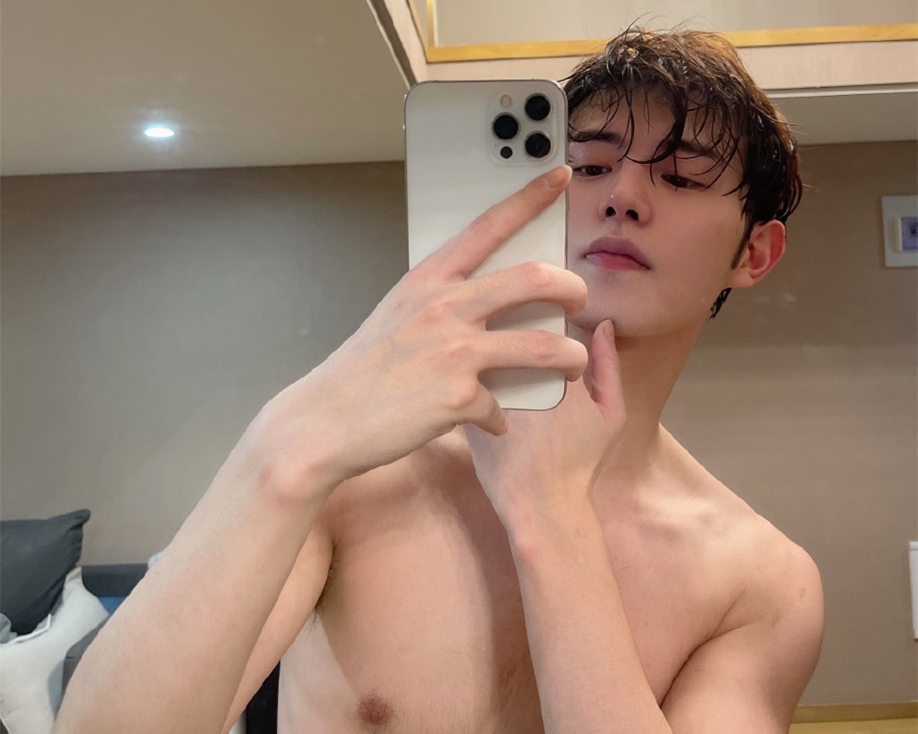 童锦程|童锦程坐实江南第一深情称号，被传酷爱芭比脸？蛇精脸不是他的菜