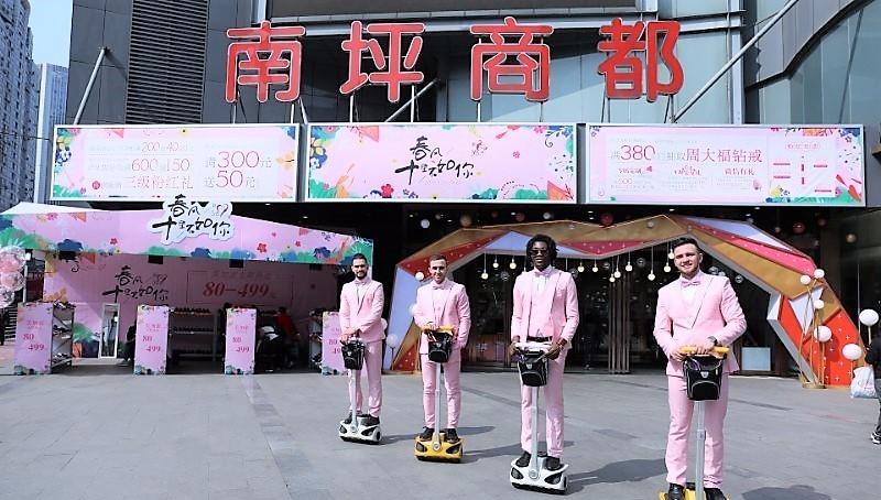 长脖子爸比说|重庆一商场，七年繁华退散，宣布倒闭，老式百货将迎向末路？