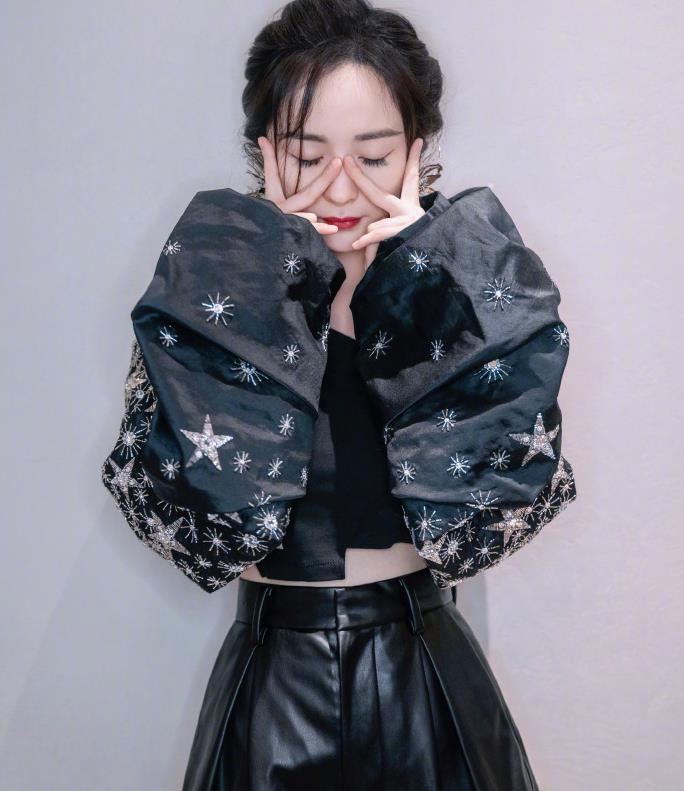 梅利爱说事 杨幂太会穿了吧！麻花辫少女系穿搭堪称人间绝色，爱死这个造型了