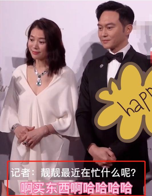 袁咏仪|儿子发高烧，袁咏仪就医的路上，看到打折衣服晾下儿子1个小时