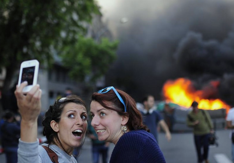 工业互联网|一张自拍照片,让一国损失上百亿,这就是部队严控手机的原因