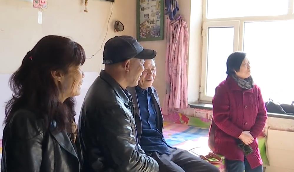 单身庄稼汉遇见63岁大妈,大妈:结婚可以,给我3万彩礼