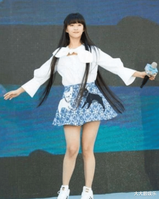 小彩旗|小彩旗：春晚一夜成名，因叛逆被杨丽萍放弃培养，如今怎样了？