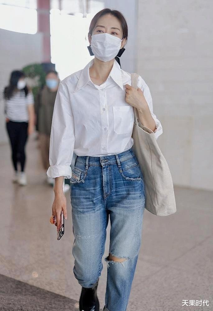 丰满 “大姐”刘敏涛低马尾很温柔，干净气质让人挪不开眼，简约也很美