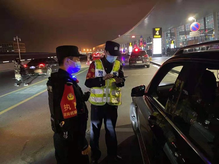 民生与消费 我为群众办实事——河南机场公安开展春雷行动为乘客出行保驾护航