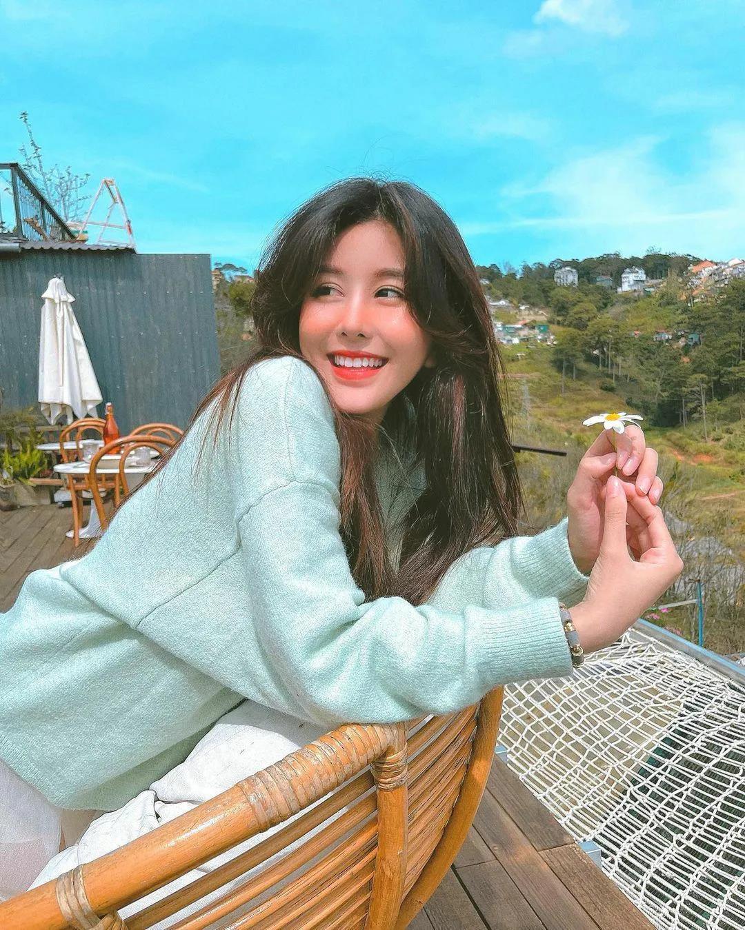 杜淳|赵露思的脸、卡戴珊的身材，这个16岁“网红校花”真的没整吗？