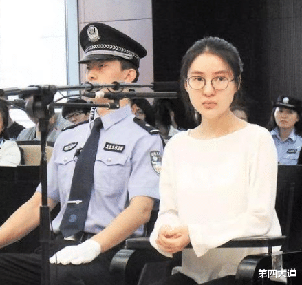 郭美美 “献祭”干爹成名，“黄赌毒”俱全，90后的郭美美为何一错再错？