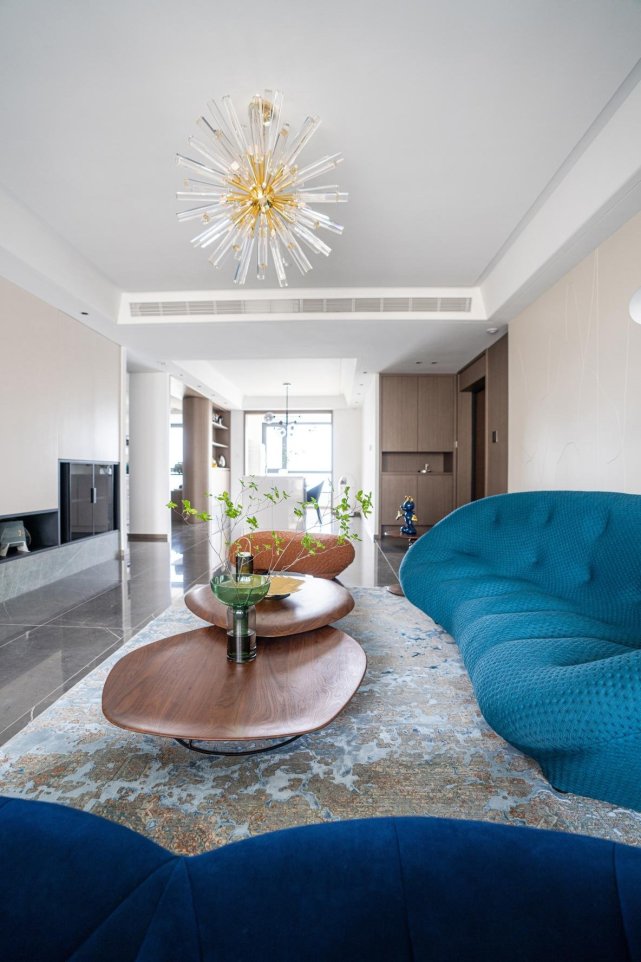 200㎡的海景大平层，同一空间中，兼具沉稳大气、时尚跳跃