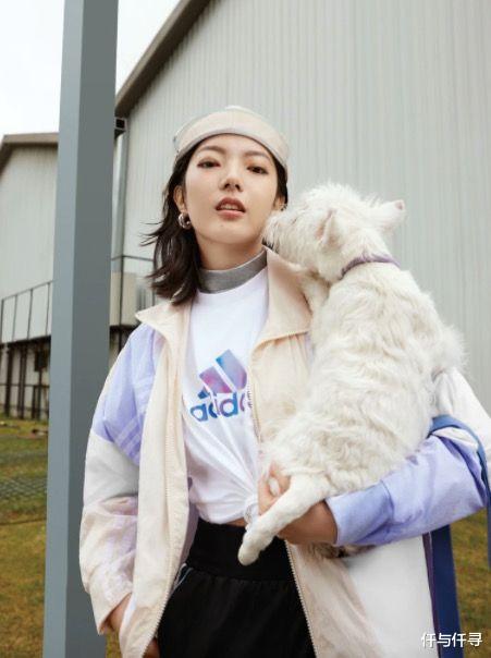 仟与仟寻|GD带小雏菊又归来，杜娃黎波教战辣妹新穿搭术，这季球鞋怎么买？