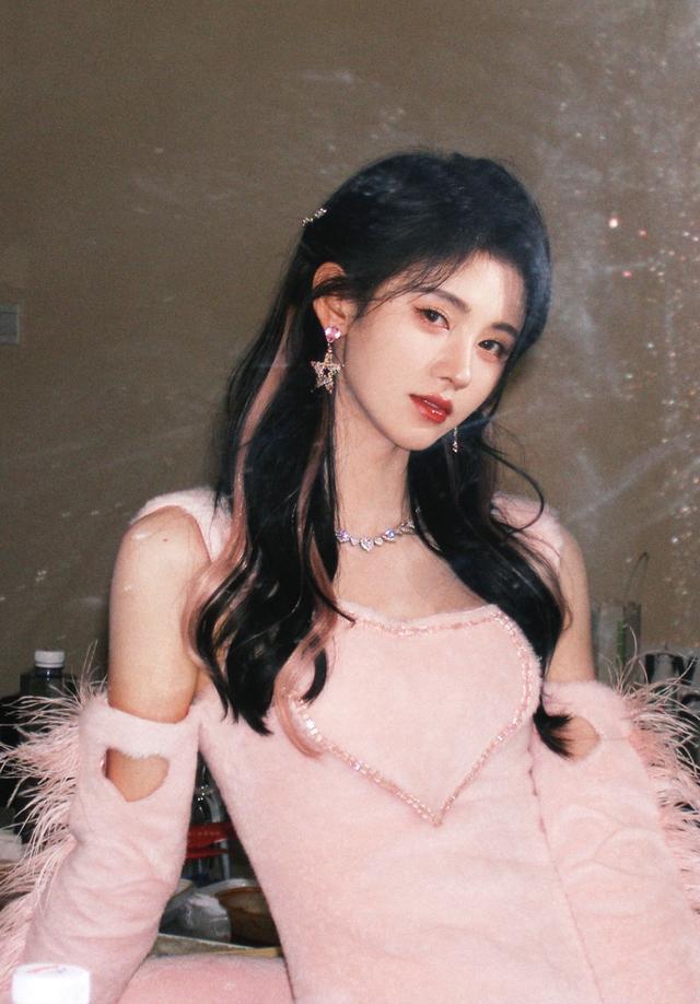 硬汉枪神|说她是“半永久妆容”的歇歇吧，她的美貌，一般人还真比不过