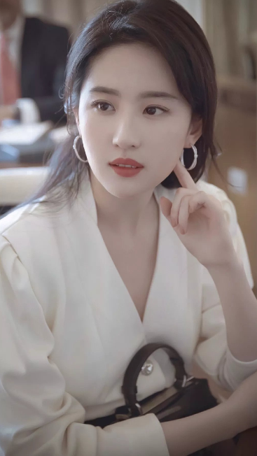 刘亦菲|刘亦菲难怪被称为“合照杀手”，以为是奉承谁知道一点都不夸张