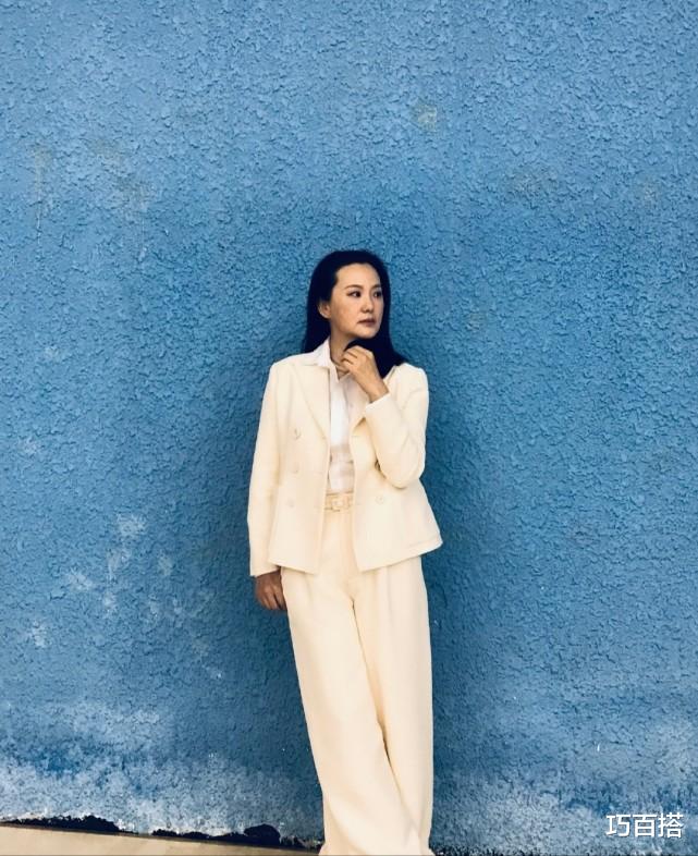 迪丽热巴|51岁咏梅才是我们该追的偶像！私服穿搭低调接地气，状态超自信