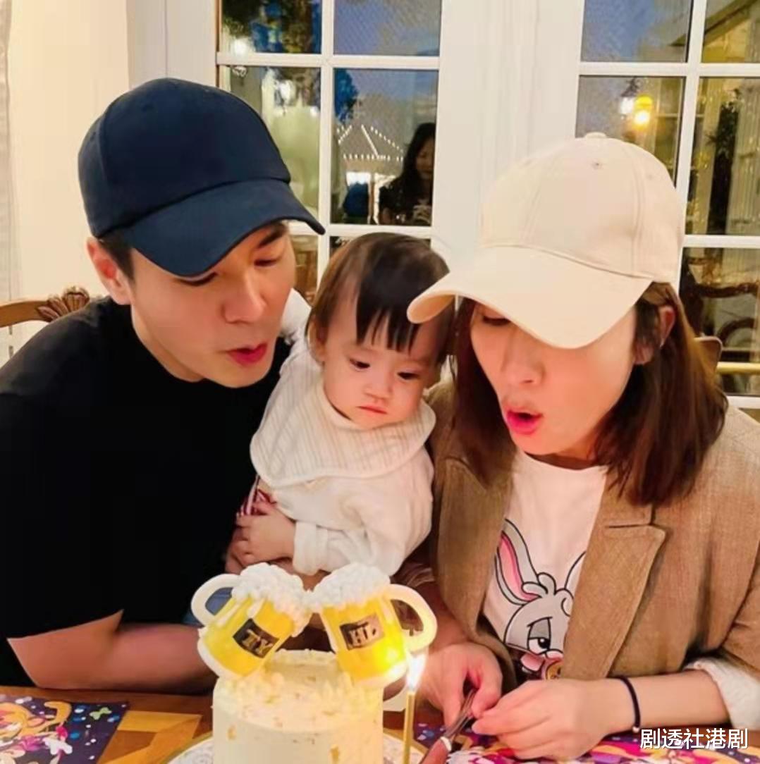 平安|恭喜！TVB人气小生晒儿子脚丫照报平安，视后太太秘密诞子凑成好字