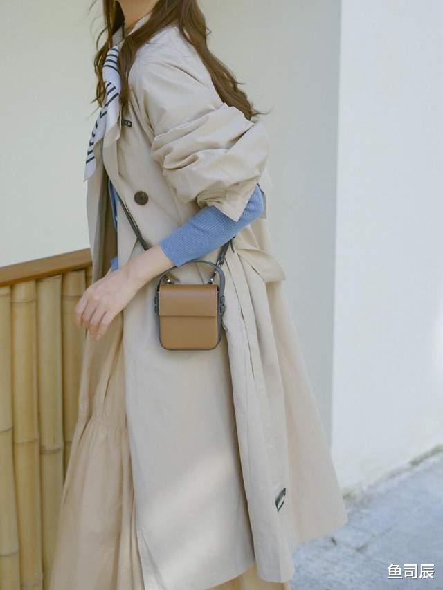 鱼司辰 女生博主秋冬穿搭指南，针织开衫搭配百褶半身裙，高贵优雅又温柔